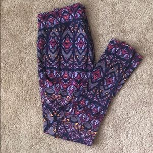 Purple patterned leggings/activewear